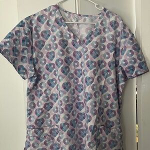 Geometric Heart Patterned V-Neck Women's Scrub Top